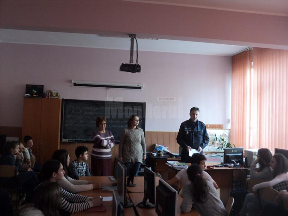 Întâlniri lunare în cadrul proiectului „Să exmatriculăm violența!”, la Școala Gimnazială Nr. 4