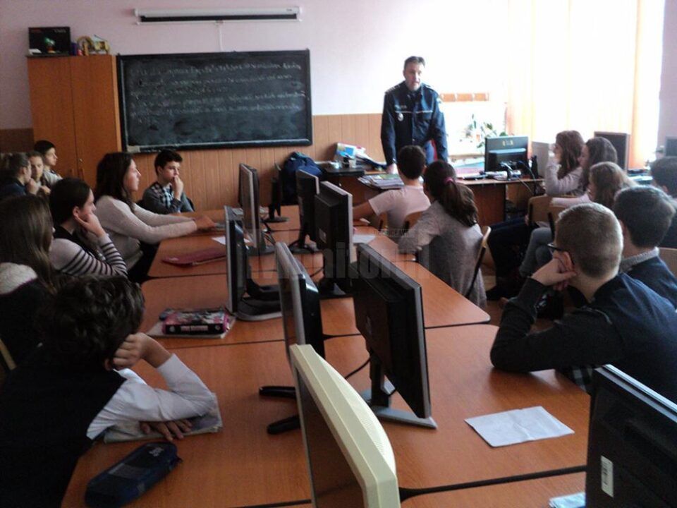 Proiectul educațional „Să exmatriculăm violența!”