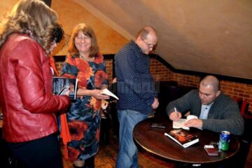 Sesiune de autografe Foto Carmen și Nelu Marcean