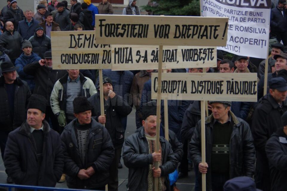 Protestul forestierilor a paralizat temporar traficul rutier pe străzile Sucevei