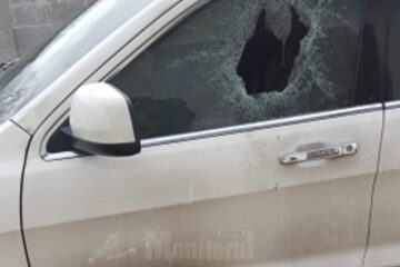 Autoturism Grand Cherokee incendiat la Rădăuți și recompensă de 20.000 de euro pentru identificarea autorilor