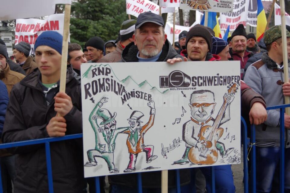 Protestul forestierilor a paralizat temporar traficul rutier pe străzile Sucevei