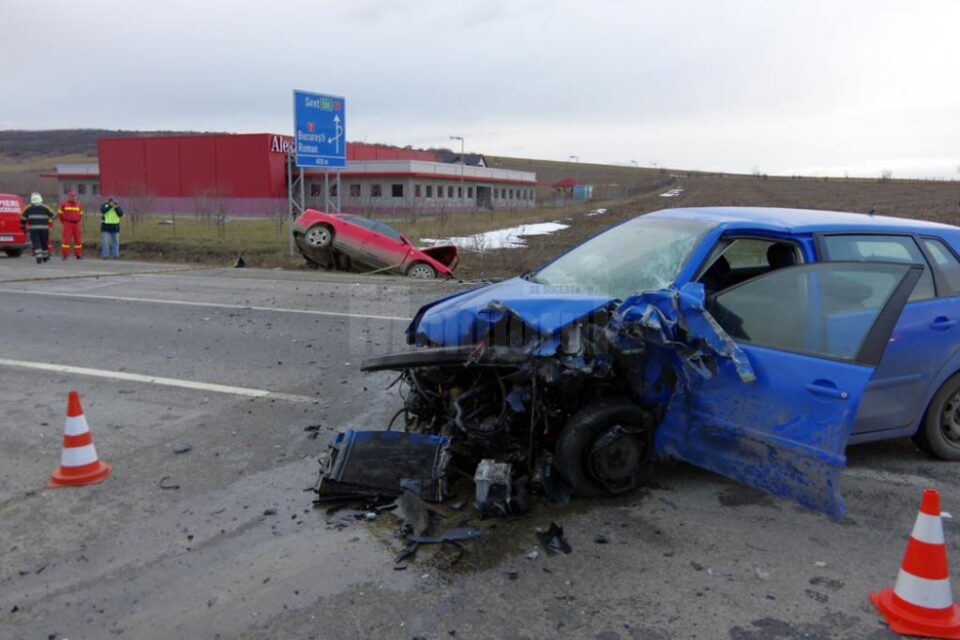 Din primele cercetări se pare că autoturismul VW Polo a intrat pe contrasens și a izbit frontal Audi-ul