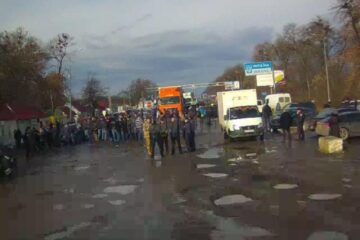 Trafic paralizat în Vama Siret, după ce sute de ucraineni au blocat intrarea în vama ucraineană