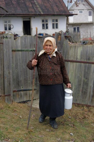 La 80 de ani, un bătrân din Bosanci trăiește din 62 de lei pe lună și din mila vecinilor