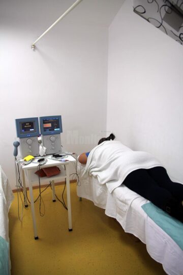 O treime dintre pacienții Bazei de fizioterapie Siret sunt elevi cu probleme din cauza greutății ghiozdanelor