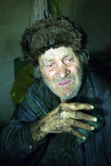 La 80 de ani, un bătrân din Bosanci trăiește din 62 de lei pe lună și din mila vecinilor