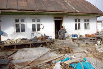 La 80 de ani, Alexandru Moldovan trăiește din 62 de lei și din mila vecinilor