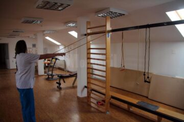 O treime dintre pacienții Bazei de fizioterapie Siret sunt elevi cu probleme din cauza greutății ghiozdanelor