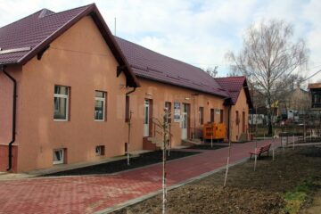 O treime dintre pacienții Bazei de fizioterapie Siret sunt elevi cu probleme din cauza greutății ghiozdanelor