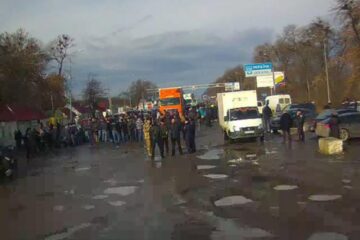Timp de zece ore nici un autoturism nu a putut tranzita Vama Siret