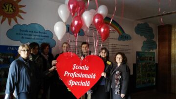 Desene și postere cu mesaje antiviolență, la Școala Profesională Specială din Câmpulung Moldovenesc