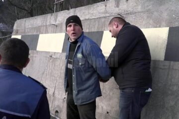 Sandu Emanuel Ursu a fost reținut pe 19 ianuarie a.c. după o urmărire în trafic, urmată de o tamponare accidentală între una din autospecialele de poliție și mașina urmăritului