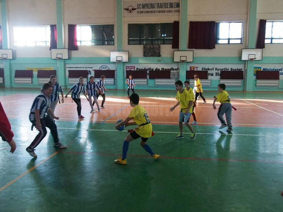 Elevii claselor a V-a și a VI-a s-au întrecut în competiția de rugby S