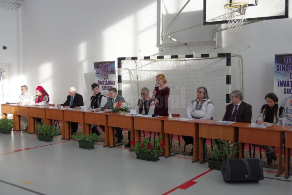 Proiectul „10 pentru folclor” a debutat la Școala Gimnazială Nr. 3 din Suceava