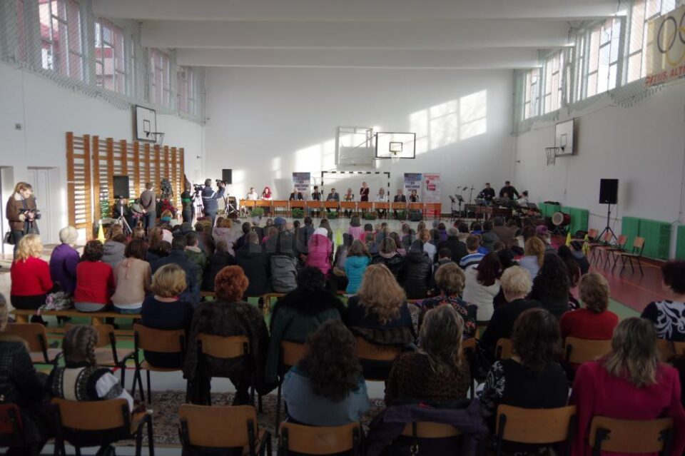 Proiectul „10 pentru folclor” a debutat la Școala Gimnazială Nr. 3 din Suceava