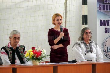 Proiectul „10 pentru folclor” a debutat ieri la Școala Gimnazială Nr. 3 din Suceava, în prezența unui public numeros