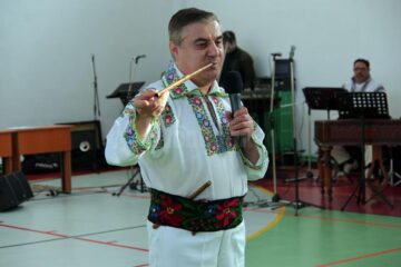 Proiectul „10 pentru folclor” a debutat ieri la Școala Gimnazială Nr. 3 din Suceava, în prezența unui public numeros