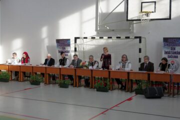 Proiectul „10 pentru folclor” a debutat ieri la Școala Gimnazială Nr. 3 din Suceava, în prezența unui public numeros