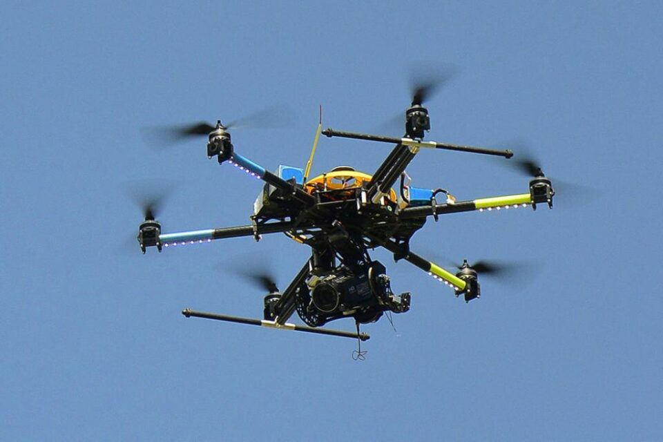 Pentru județul Suceava, o dronă ar fi extrem de utilă pentru a supraveghea în special zonele accidentate și greu accesibile. Foto: prahovabusiness.ro