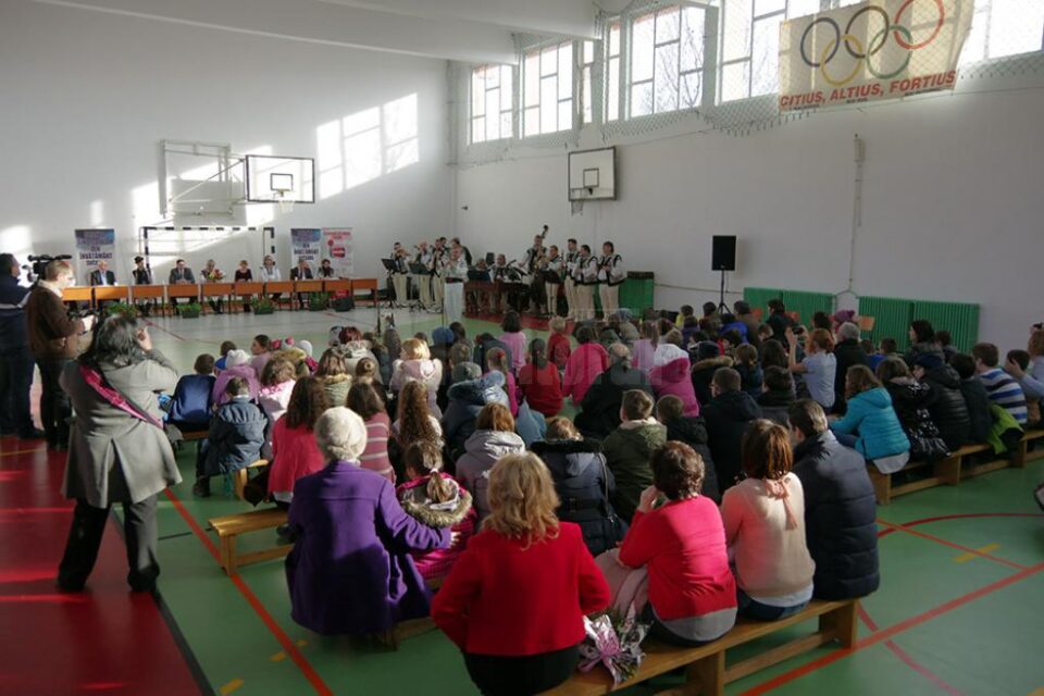 Proiectul „10 pentru folclor” a debutat ieri, la Școala Gimnazială Nr. 3 din Suceava