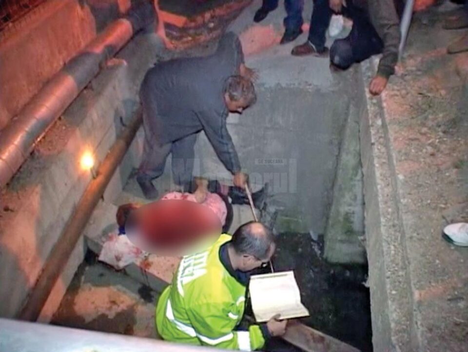 Bărbatul a fost aruncat într-un cămin de scurgere a apei