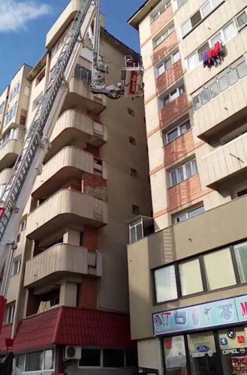 Intervenția pompierilor la blocul din Burdujeni Foto: Elisei Boghean