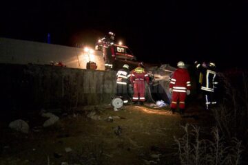 Un tânăr mort, alți trei răniți, după ce s-au răsturnat cu BMW-ul lui Robert Marian