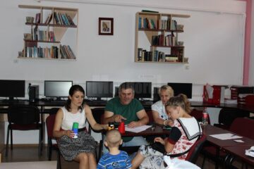 Zeci de părinți suceveni care au copii cu dizabilități au fost instruți de specialiștii Fundației „Star of Hope” România