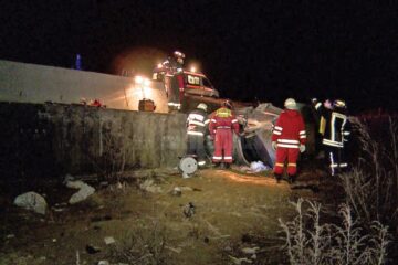 Un tânăr mort, alți trei răniți, după ce s-au răsturnat cu BMW-ul lui Robert Marian