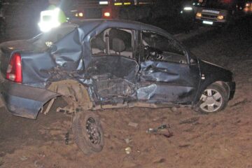 Loganul lui Robert Marian, lovit în partea lateral dreaptă în accidentul din 12 februarie 2008