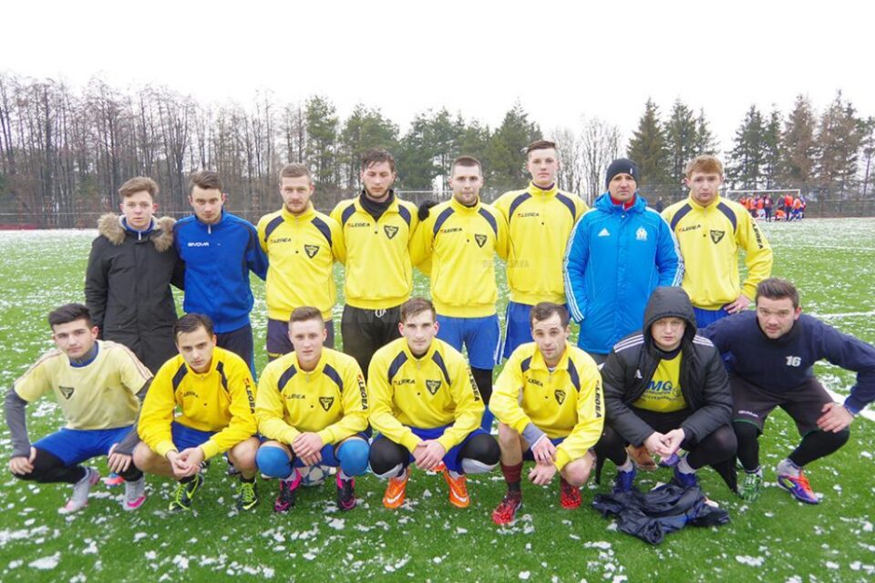 Ultima poză de grup cu jucătorii Bucovinei, după meciul test cu LPS Suceava, de săptămâna trecută Ultima poză de grup cu jucătorii Bucovinei, după meciul test cu LPS Suceava, de săptămâna trecută