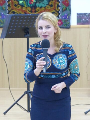 Spectacol de cântece și jocuri populare, la închiderea proiectului „10 pentru folclor”, desfășurat la Moara