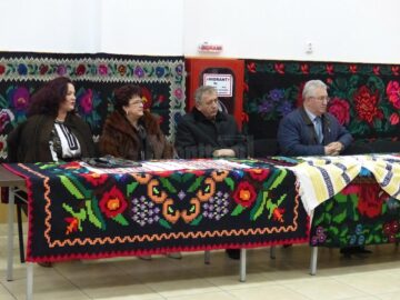 Spectacol de cântece și jocuri populare, la închiderea proiectului „10 pentru folclor”, desfășurat la Moara