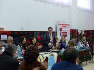 Spectacol de cântece și jocuri populare, la închiderea proiectului „10 pentru folclor”, desfășurat la Moara