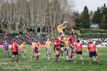 Vlad Nistor (la balon), alături de căpitanul Mihai Macovei și Paul Rusu au fost titulari în grămada României la meciul cu Spania