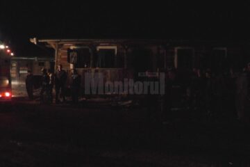 La sosirea echipajelor de pompieri ardeau mocnit mobilierul și materialele textile