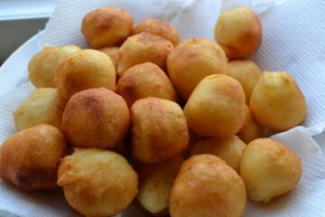 Bulete de cașcaval. Foto: miraskitchen.blogspot.com