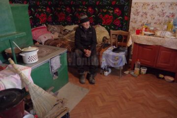 Viața bătrânului din Bosanci care trăia asemeni unui câine s-a schimbat radical