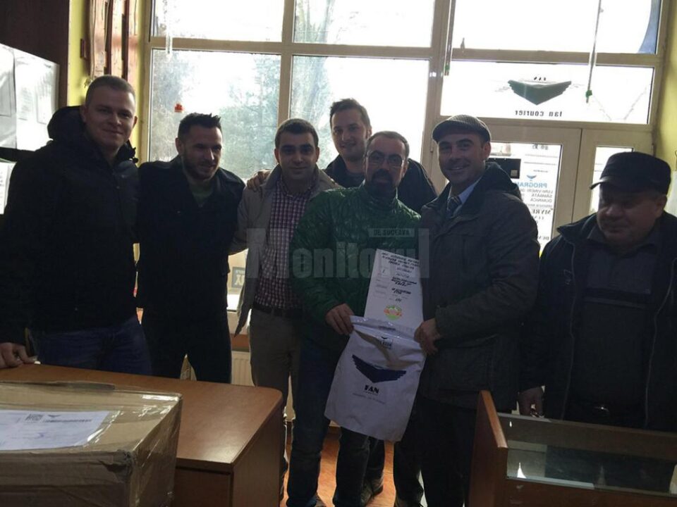 Grupul de tineri care a strâns peste 7.000 de semnături pentru finalizarea pârtiei de schi de pe Rarău