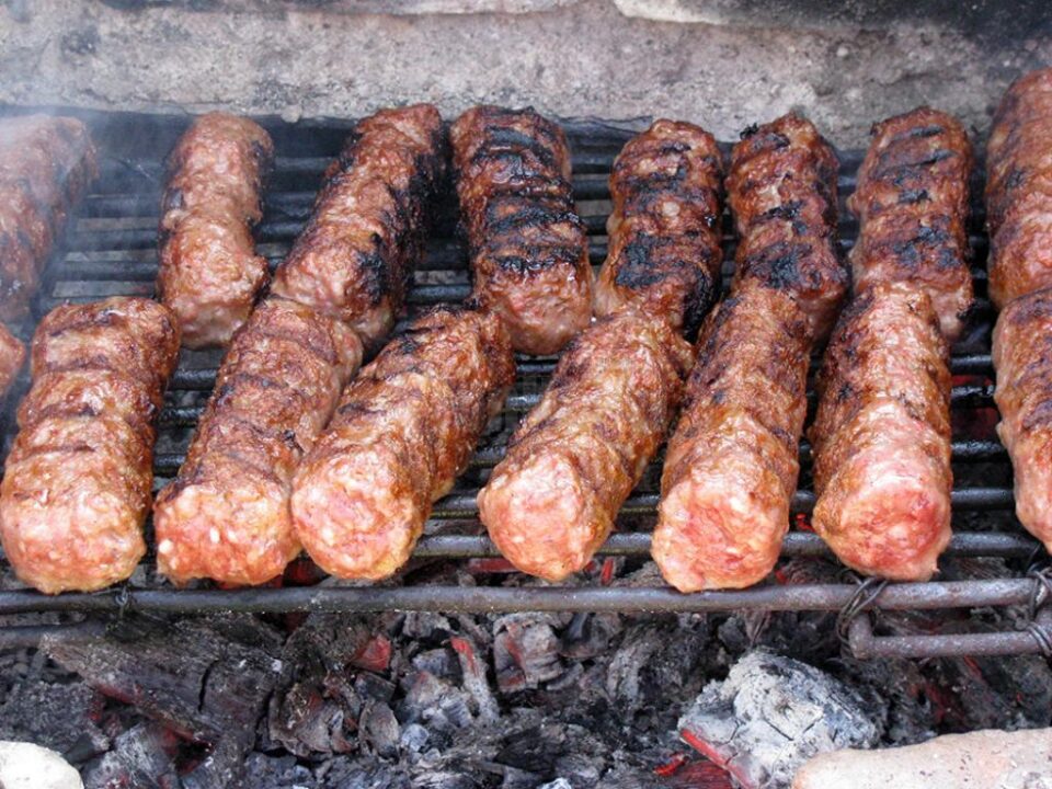 Mititei din trei feluri de carne