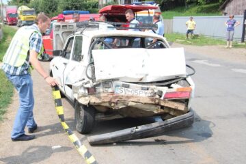 Cele două mașini implicate în accidentul din vara anului 2012