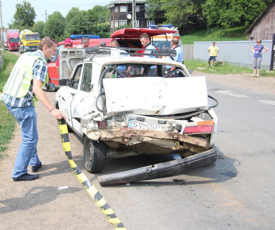 Cele două mașini implicate în accidentul din vara anului 2012