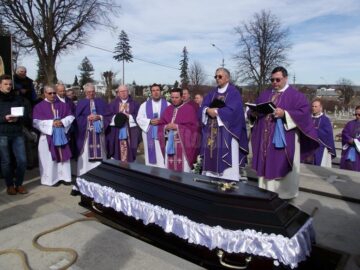 Elisabeta Kastel, ultima supraviețuitoare din lotul celor condamnați împreună cu monseniorul Vladimir Ghika, a fost înmormântată ieri la Suceava