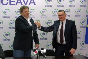 Liderul Mișcării Populare Suceava, Corneliu Popovici, și primarul din Pojorâta, Ioan Bogdan Codreanu