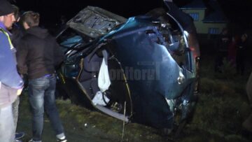 Un tânăr de 17 ani care gonea la volanul unei mașini a murit în urma unui groaznic accident