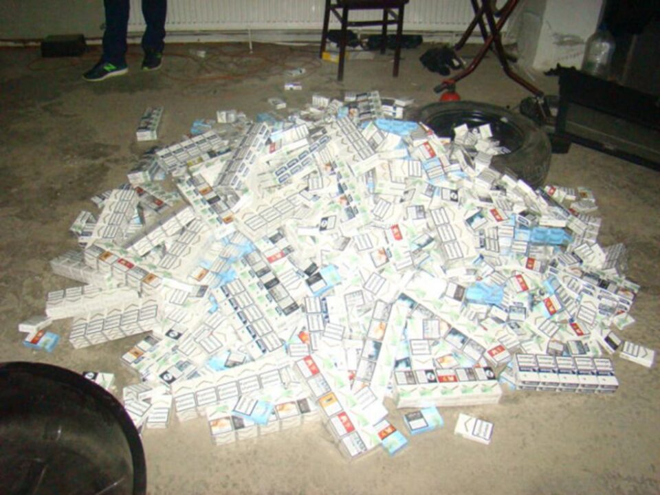 Volkswagen „antifonat” cu pachete de țigări