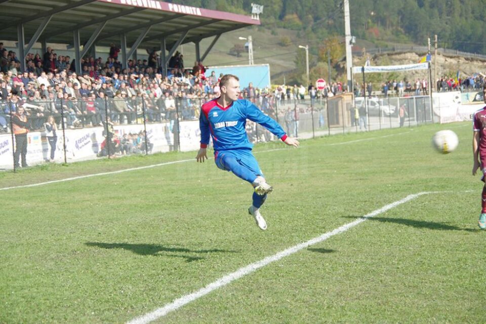 Fundașul Daniel Cristescu a fost unul dintre cei mai buni fotbaliști ai Pojorâtei în sezonul de toamnă Fundașul Daniel Cristescu a fost unul dintre cei mai buni fotbaliști ai Pojorâtei în sezonul de toamnă