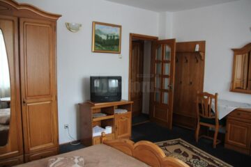 ”Conacul nomenclaturiștilor” de la Călinești, împărțit între Direcția de Drumuri Județene și Liceul Bivolărie