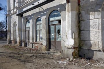 Halul în care a ajuns gara la exterior